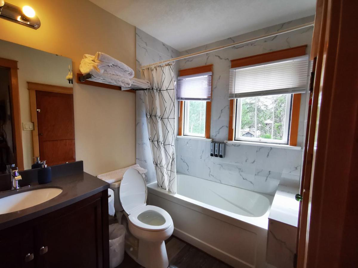 Riverfront Estate Bed&Breakfast Banff Esterno foto